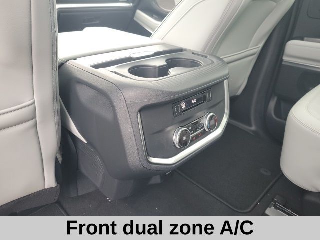 2025 Ford Expedition MAX Platinum photo 4