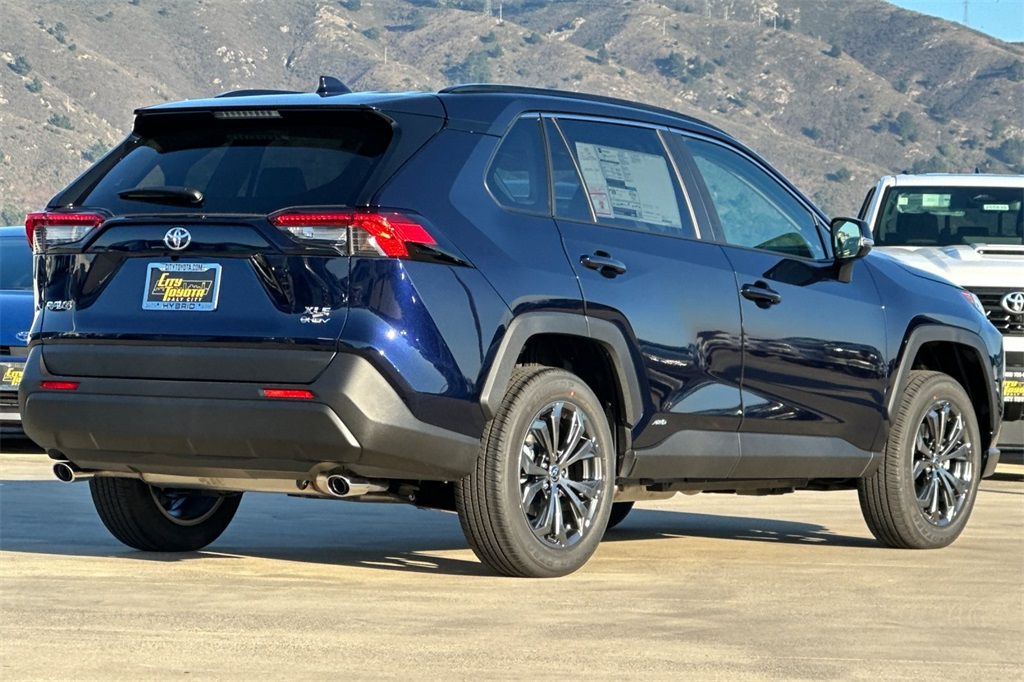 2025 Toyota RAV4 Hybrid XLE Premium photo 4