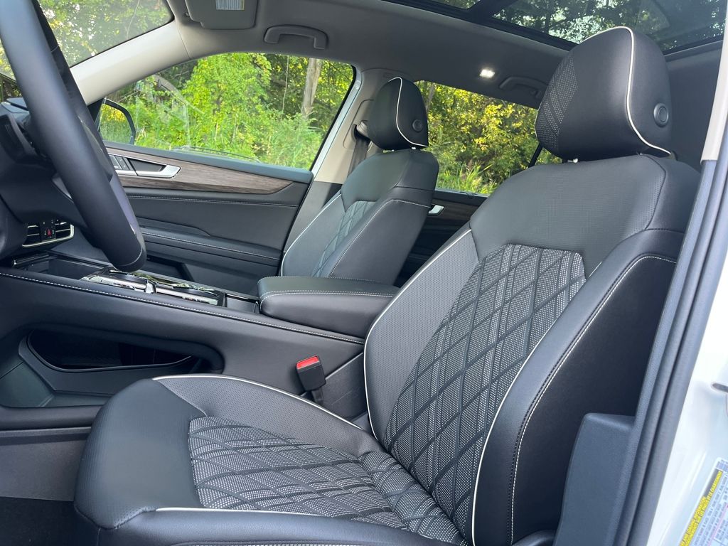 2026 Volkswagen Atlas SEL Premium R-Line photo 6