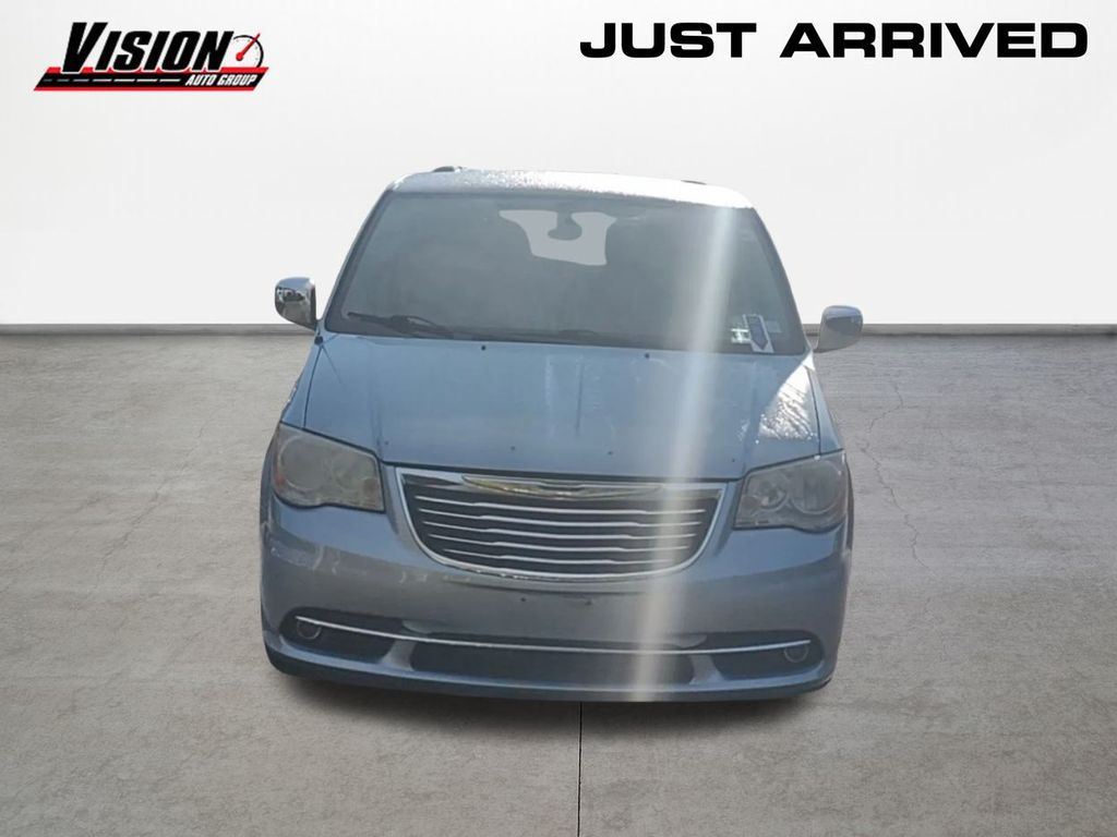 2012 Chrysler Town & Country photo 2