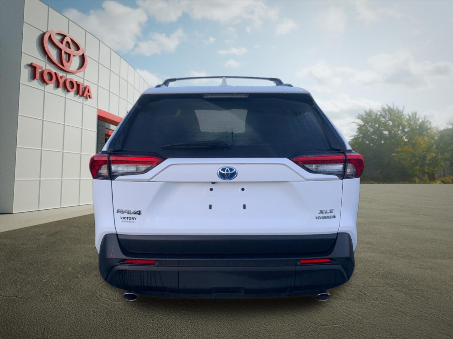 2024 Toyota RAV4 Hybrid XLE photo 3