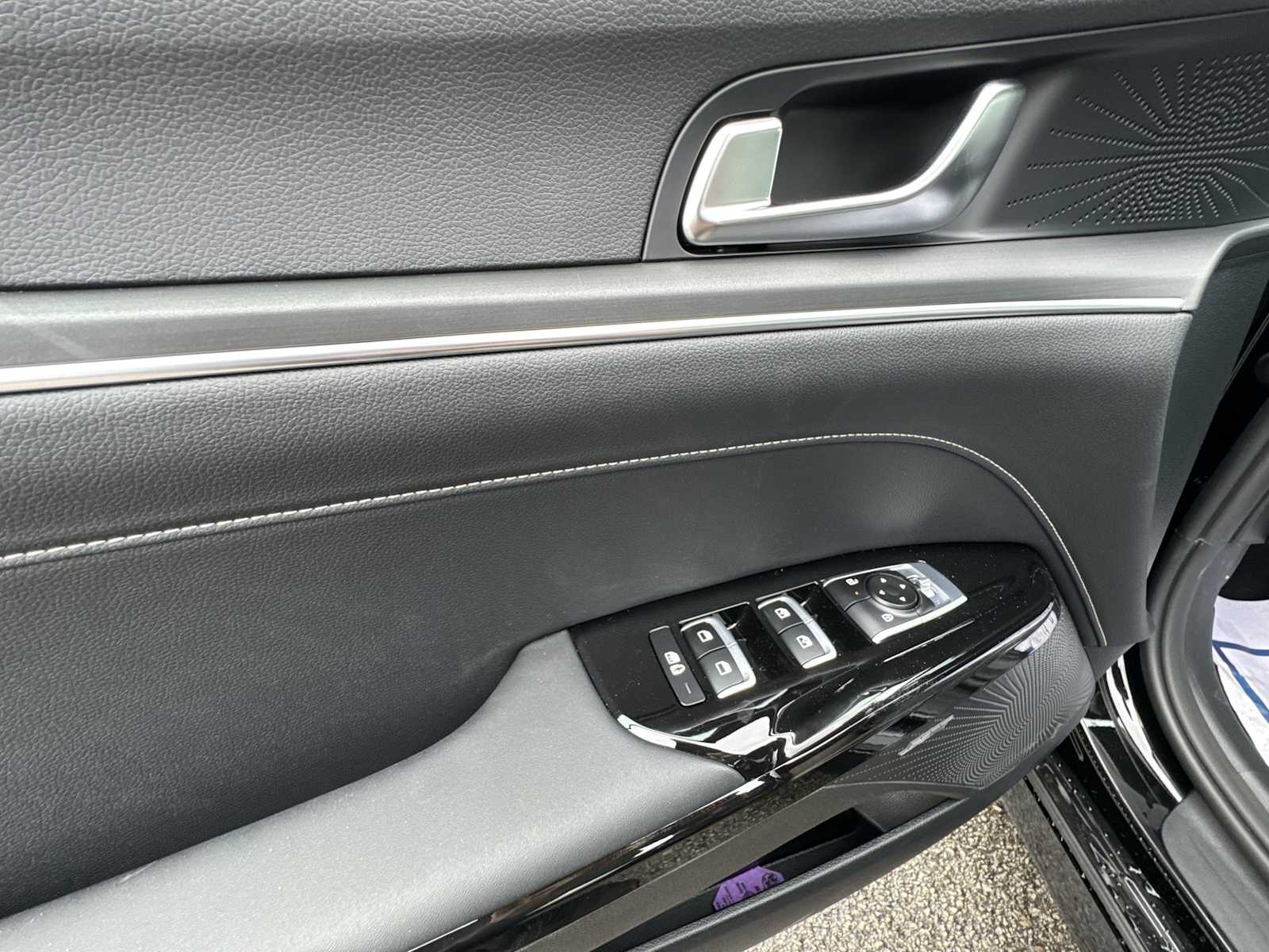 2025 Kia K5 GT-Line photo 13