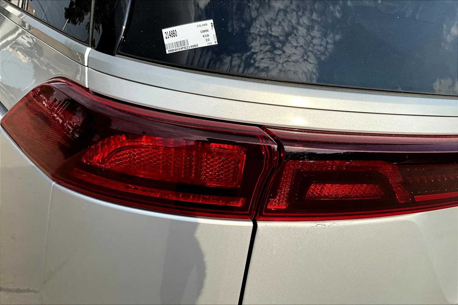 2023 Kia Carnival LX photo 24