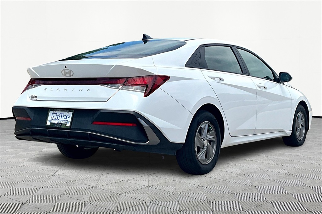 Used 2024 Hyundai Elantra SE with VIN KMHLL4DG4RU795252 for sale in Kansas City