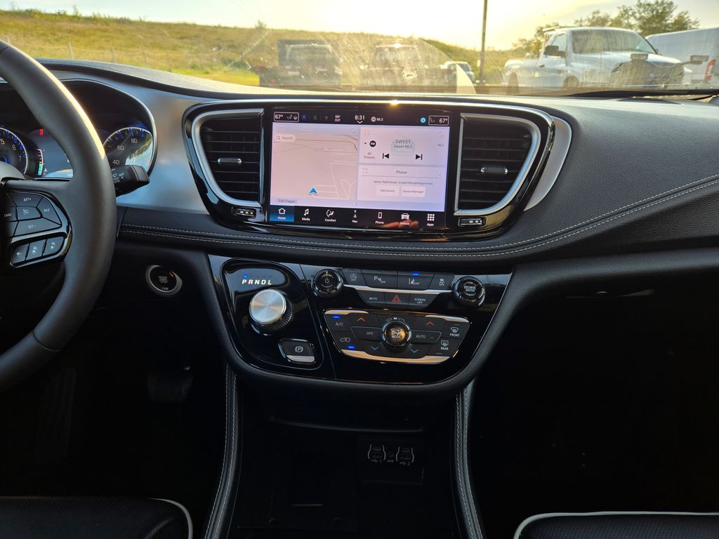 2025 Chrysler Pacifica Limited photo 19