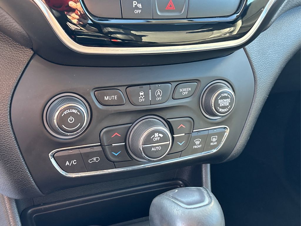 2019 Jeep Cherokee Limited photo 26