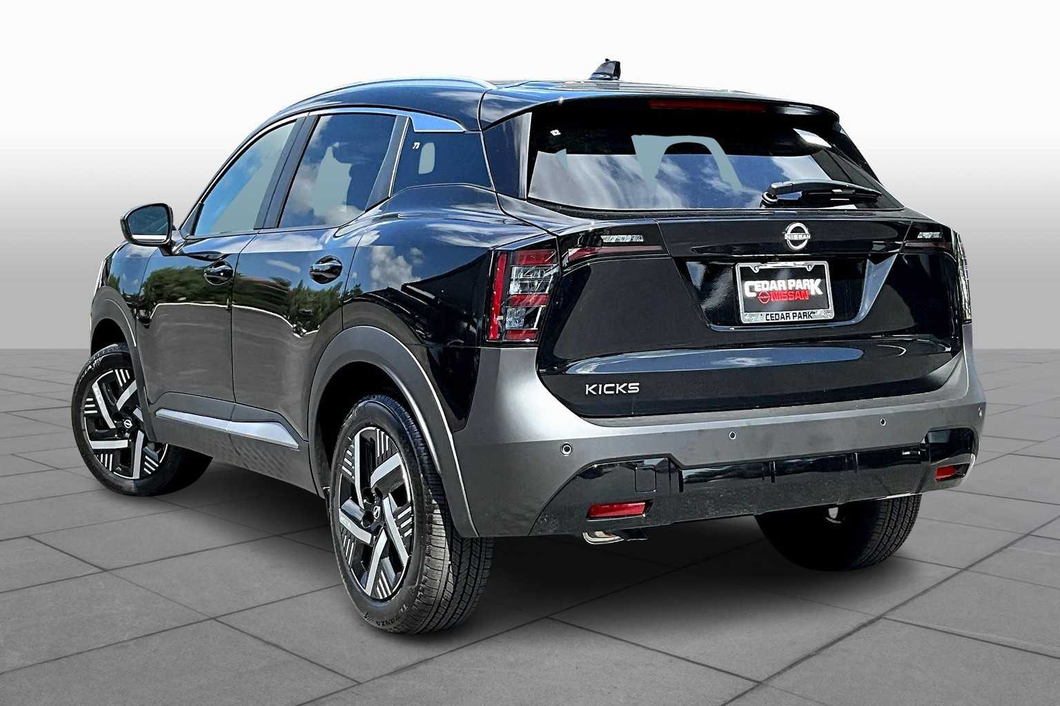 2025 Nissan Kicks SV photo 12