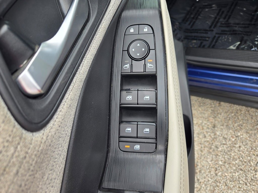 2021 Nissan Rogue SV photo 18