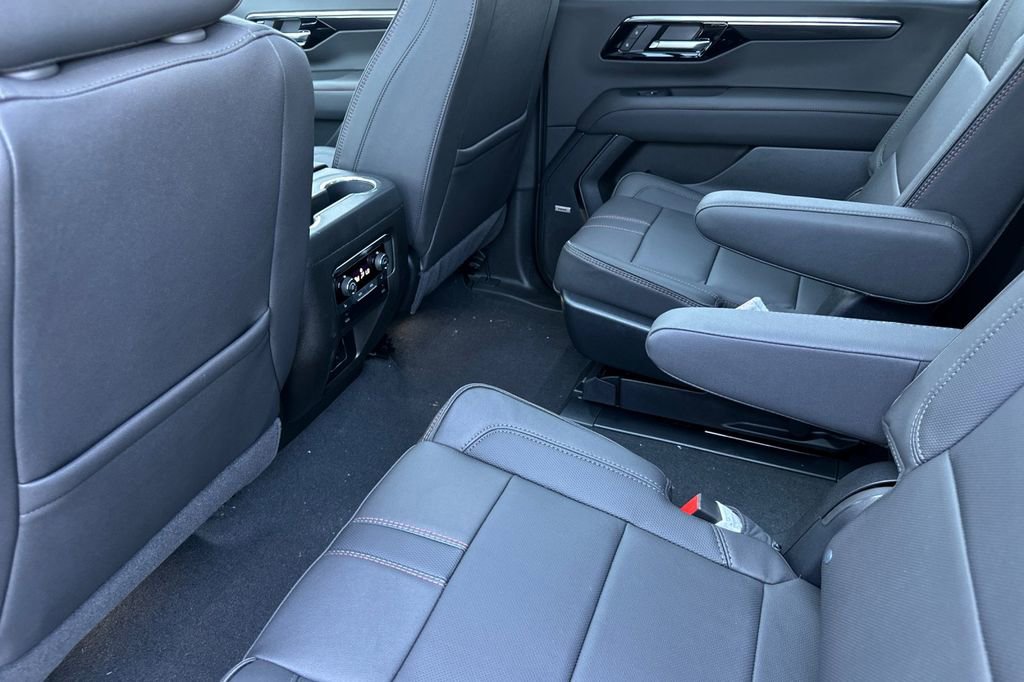 2025 Chevrolet Suburban RST photo 12