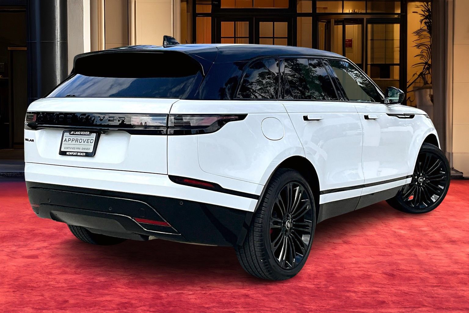 2025 Land Rover Range Rover Velar SE photo 11