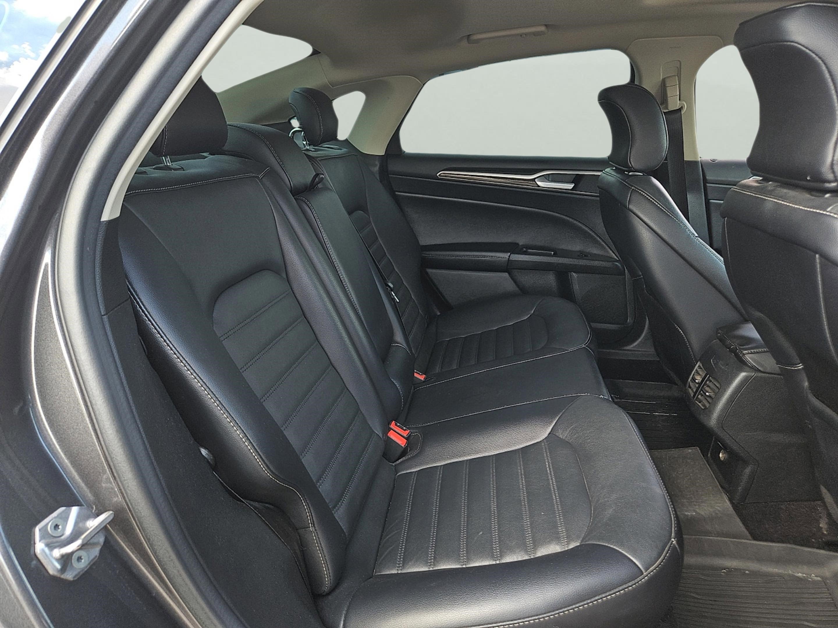 2017 Ford Fusion SE photo 19