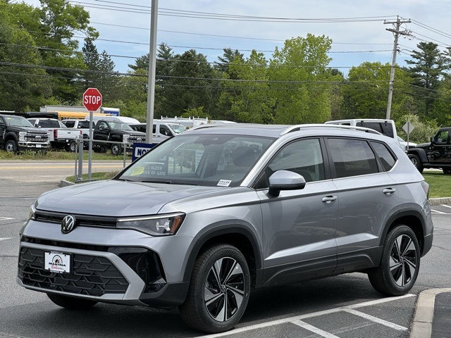 2025 Volkswagen Taos SE photo 4