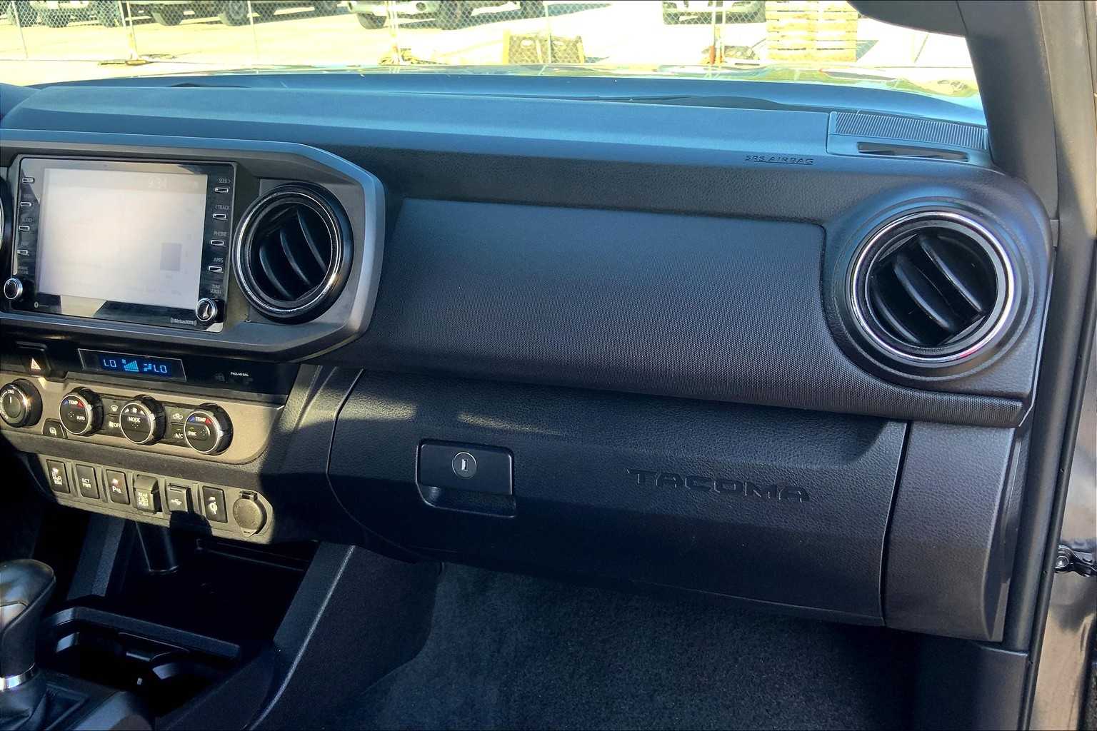 2023 Toyota Tacoma TRD photo 17