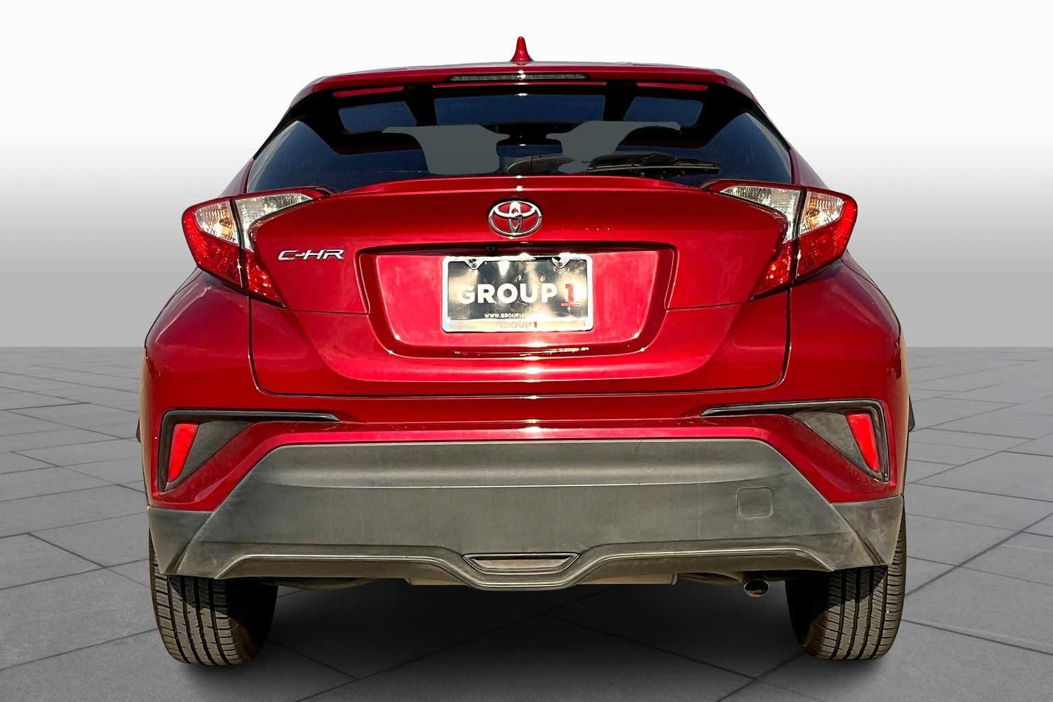 2020 Toyota C-HR LE photo 4