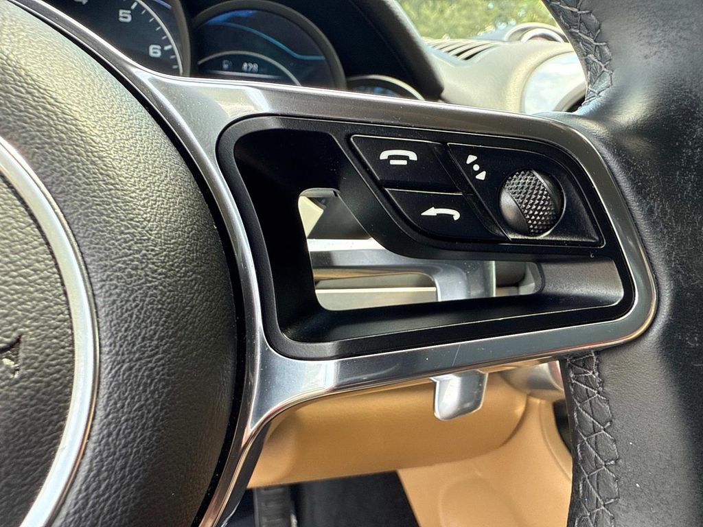 2016 Porsche Cayenne Base photo 32