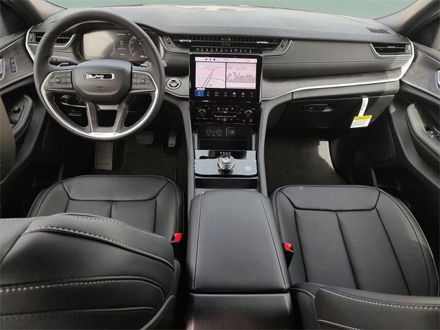2025 Jeep Grand Cherokee Limited photo 9