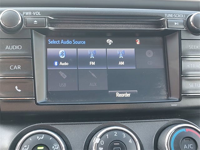 2014 Toyota RAV4 LE photo 13