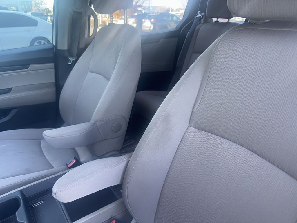 2018 Honda Odyssey LX photo 4