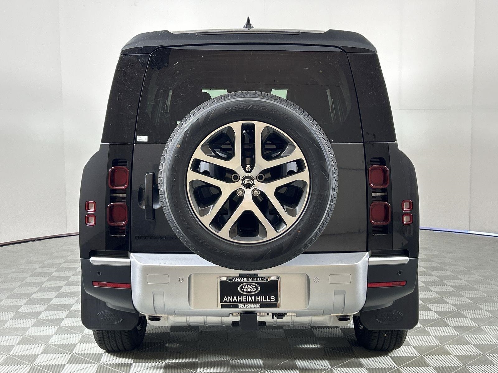 2025 Land Rover Defender 130 S photo 4