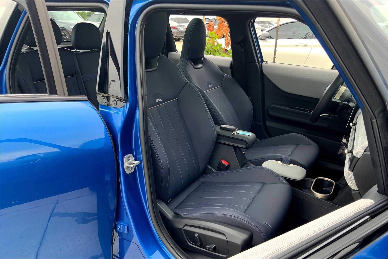 2025 Mini Cooper 4 Door Hardtop photo 8