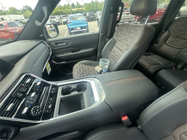 2025 Nissan Armada Platinum Reserve photo 17