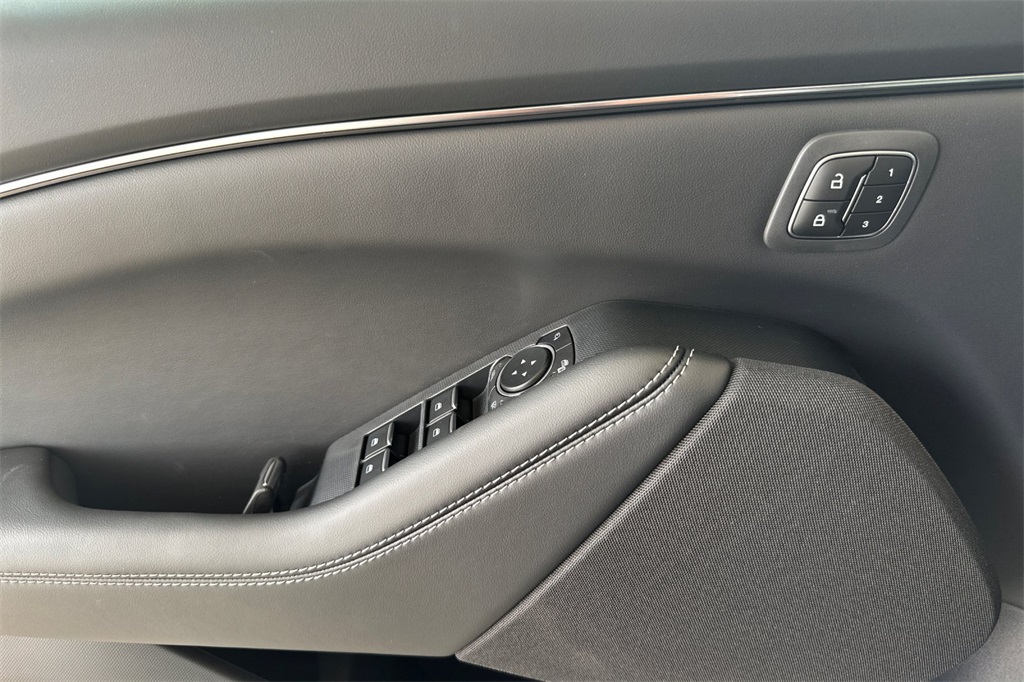 2025 Ford Mustang Mach-E Select photo 11