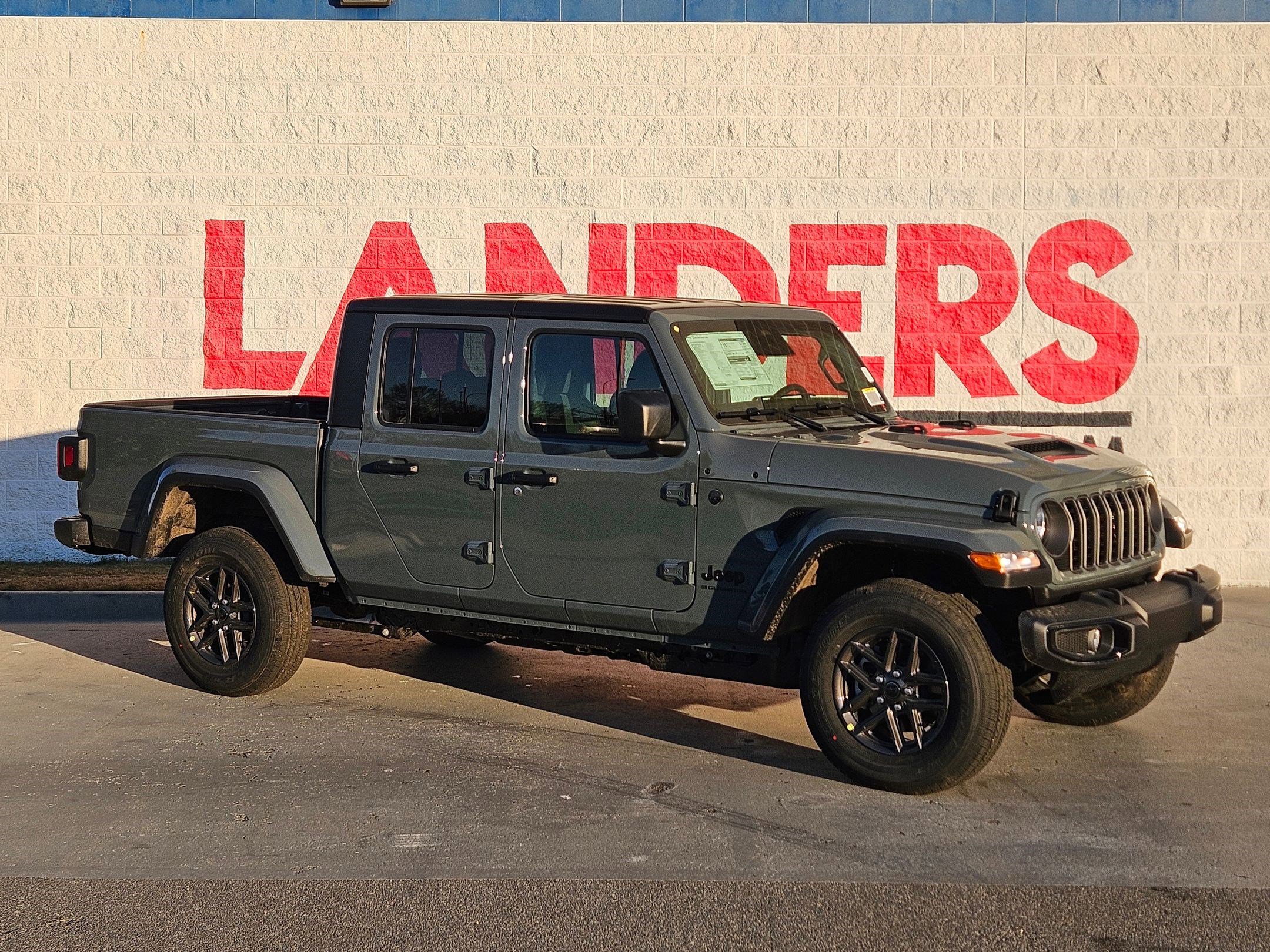 2026 Jeep Gladiator Sport S's photo