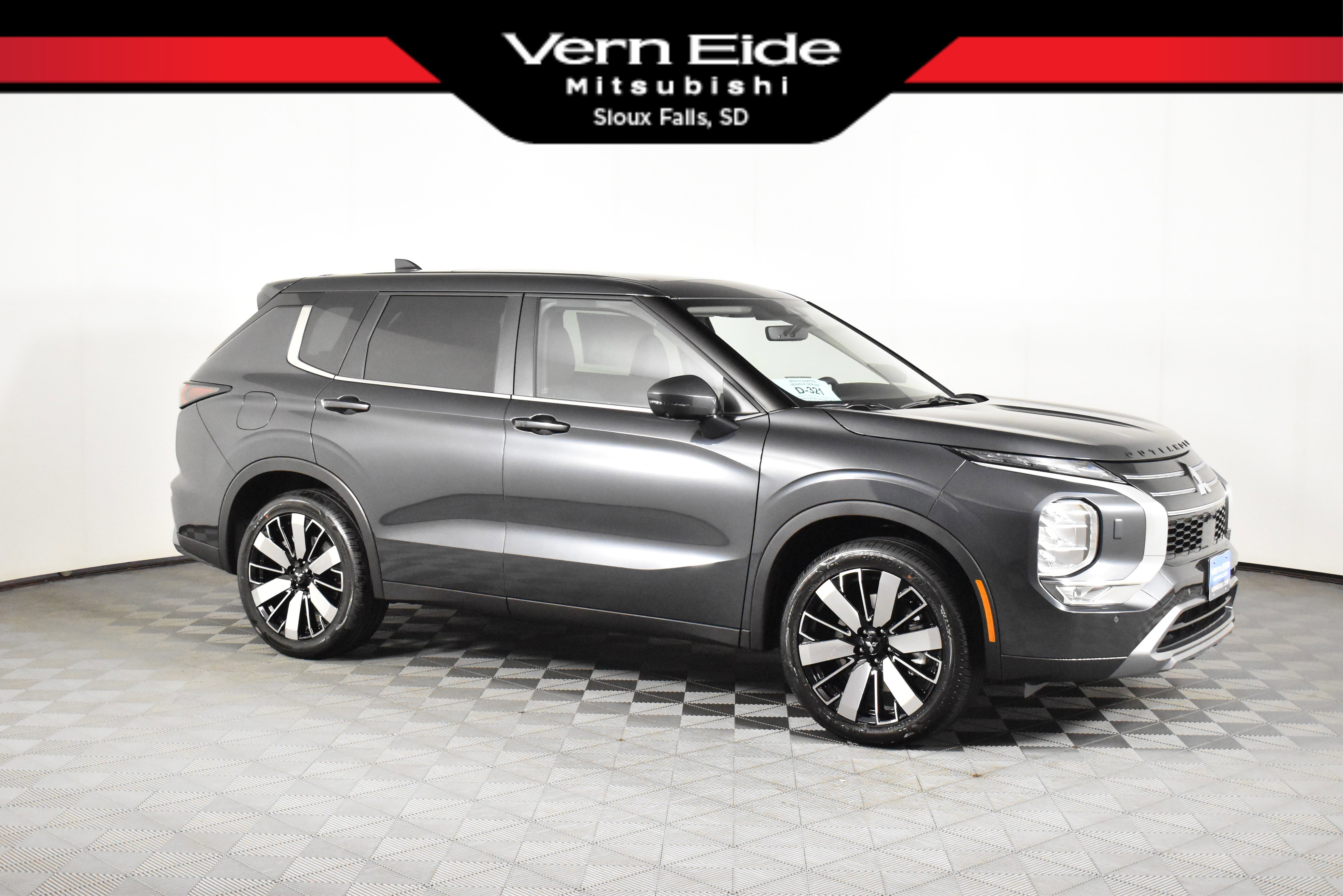 2025 Mitsubishi Outlander SE's photo