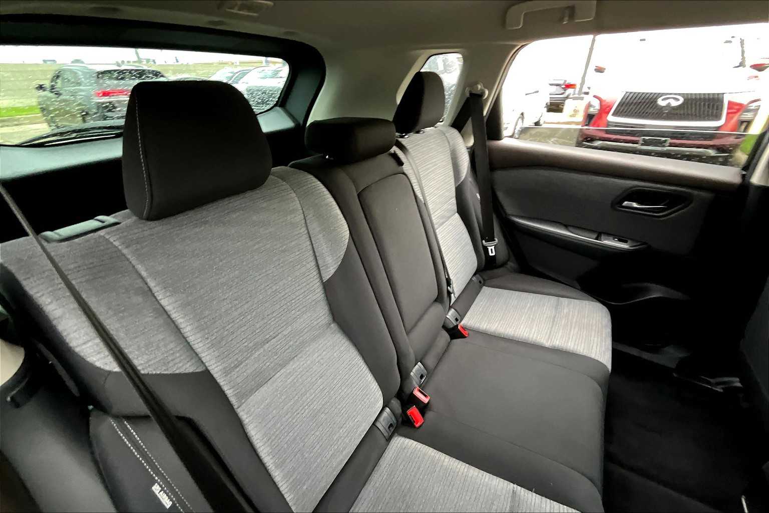 2023 Nissan Rogue SV photo 18