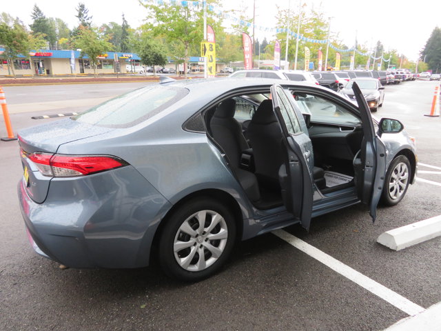 2022 Toyota Corolla LE photo 9