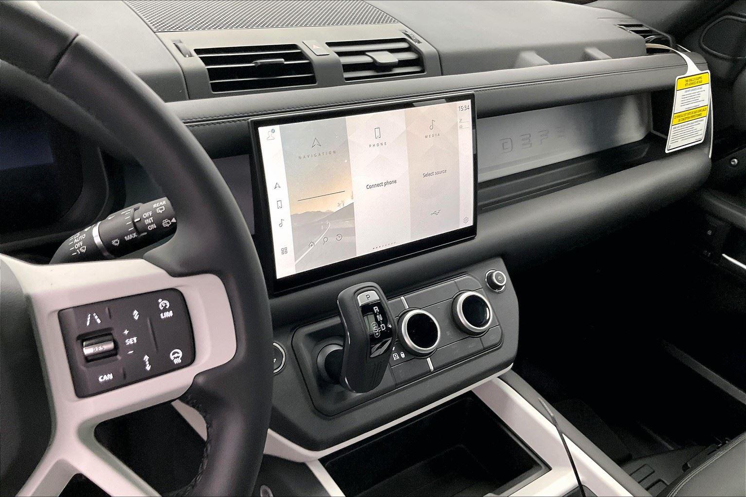 2025 Land Rover Defender 90 X-Dynamic SE photo 4