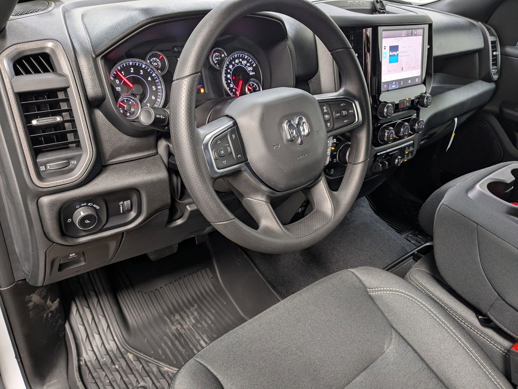 2025 Ram 1500 Tradesman photo 8