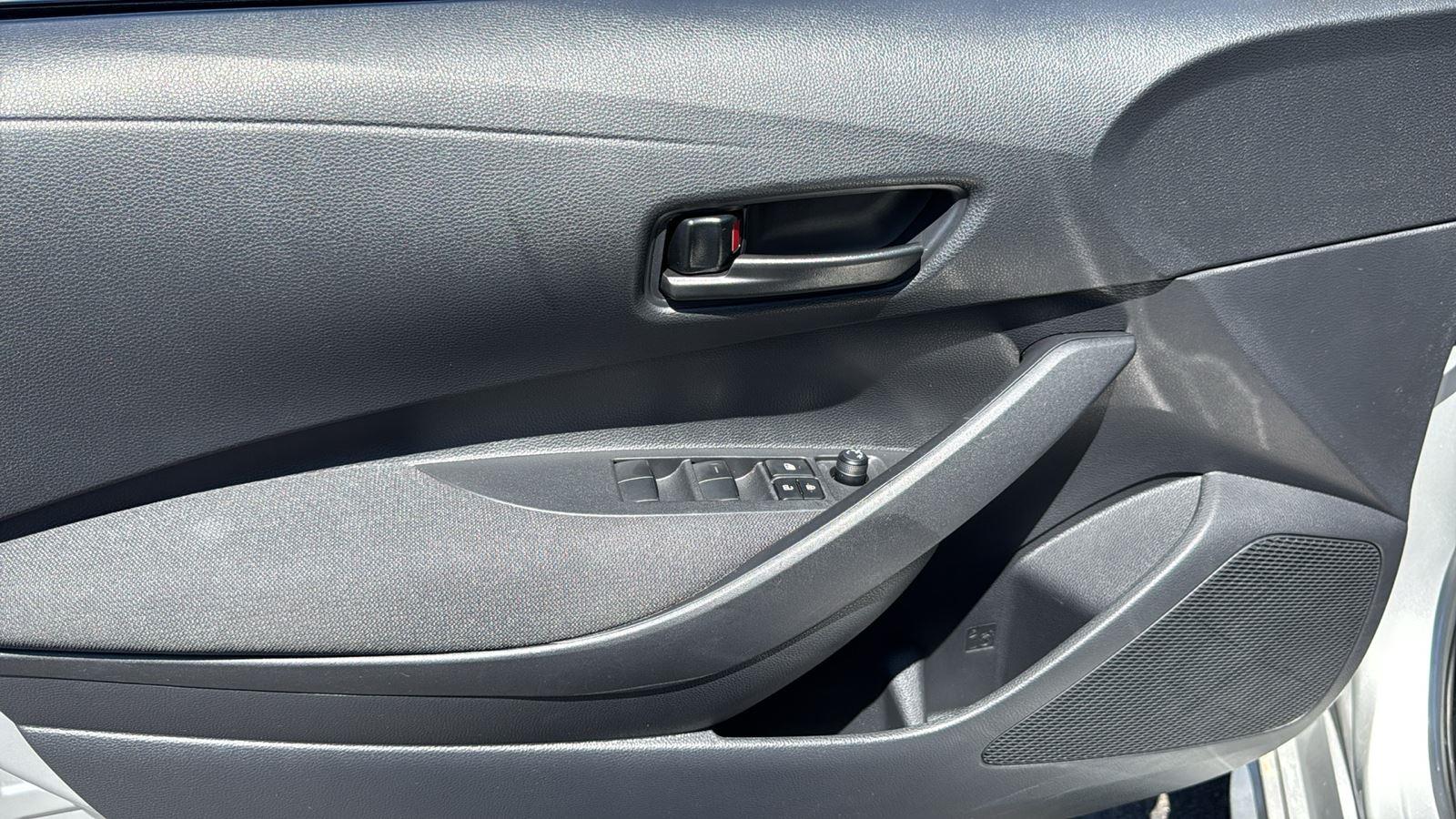 2025 Toyota Corolla LE photo 11