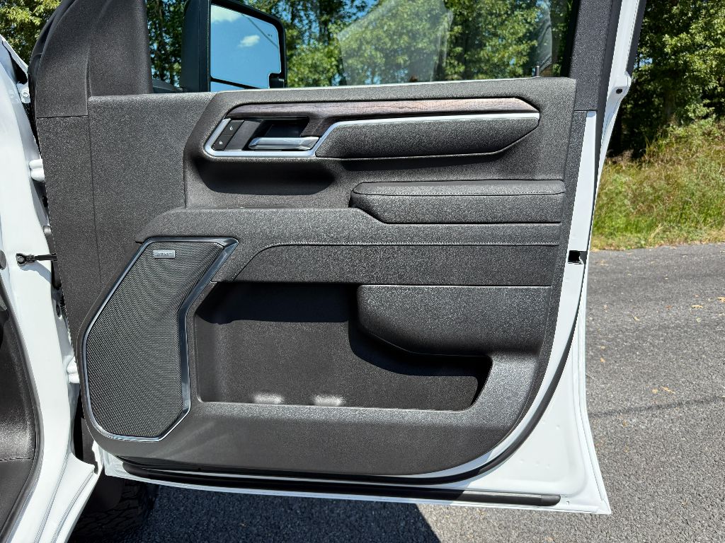 2025 Chevrolet Silverado 2500HD LTZ photo 30