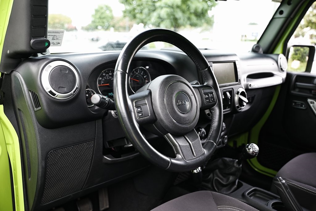 2013 Jeep Wrangler Unlimited Sahara photo 20