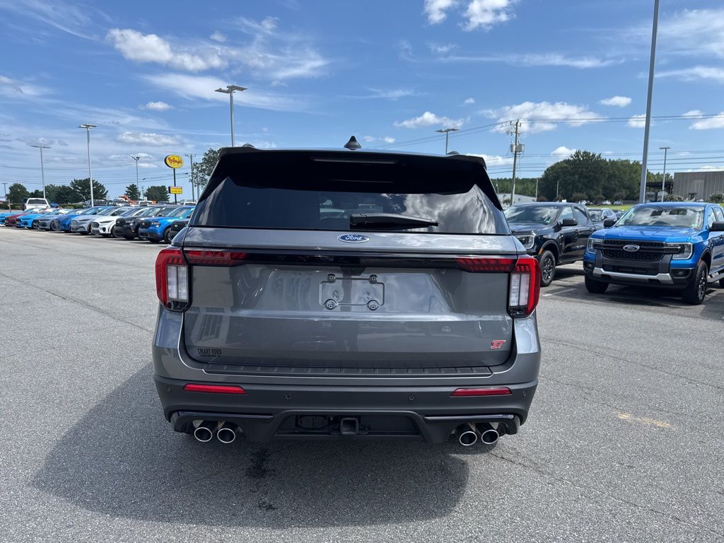 2025 Ford Explorer ST photo 4