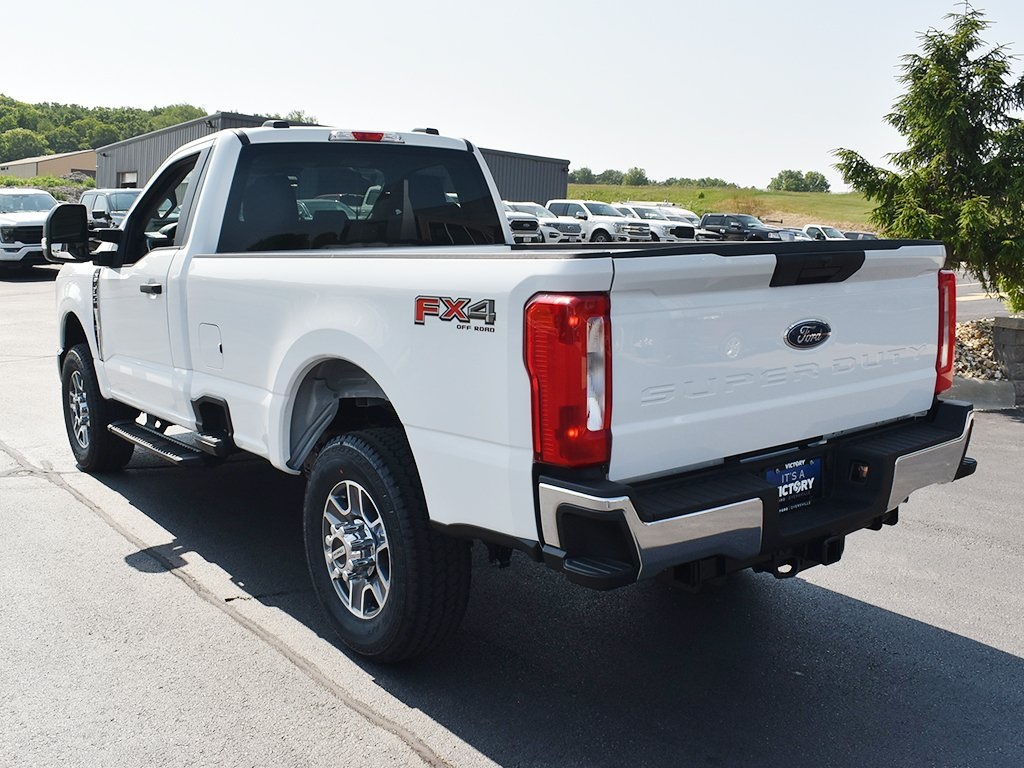 2025 Ford F-350 XLT photo 3
