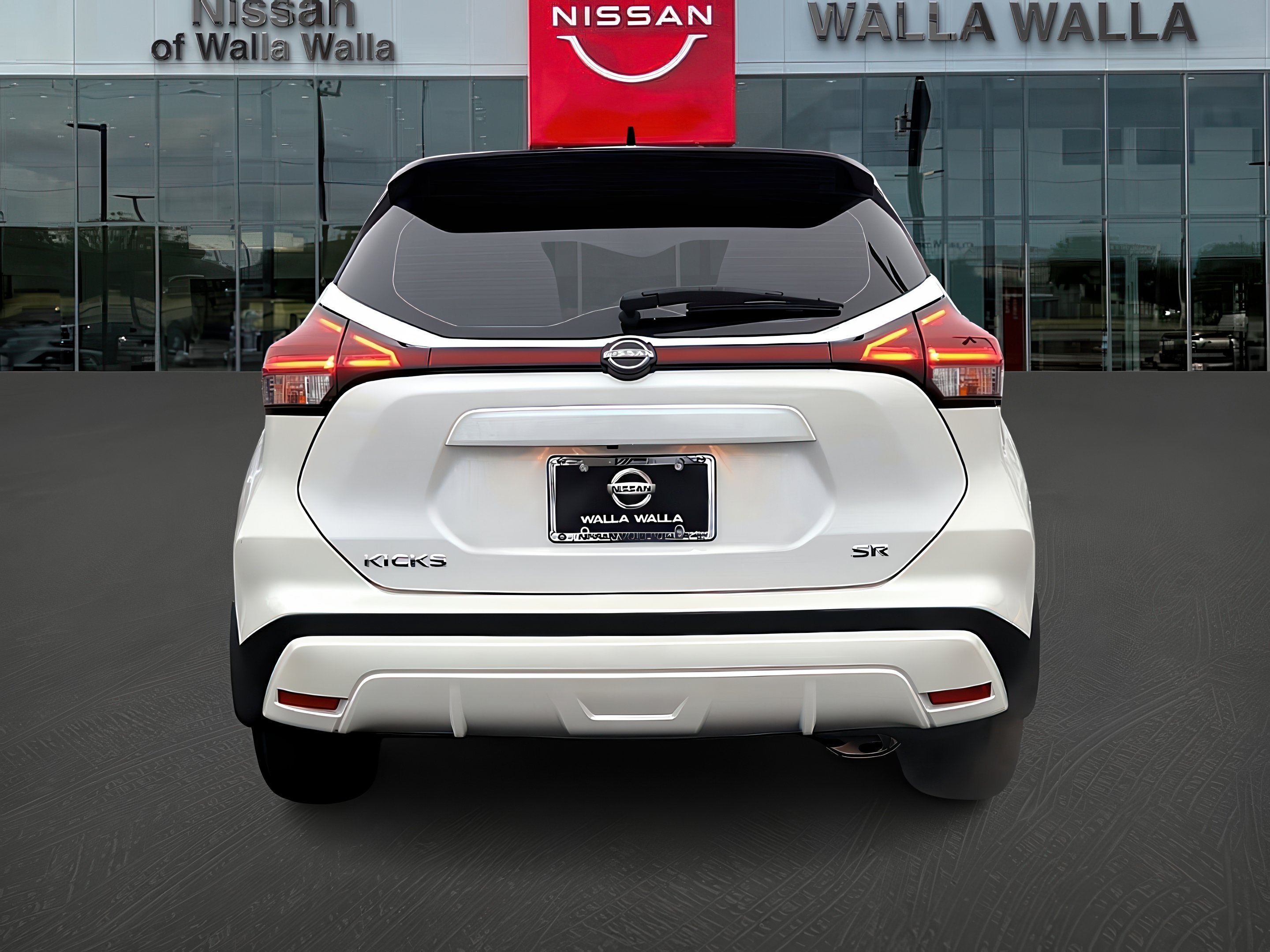 2025 Nissan Kicks SR photo 4