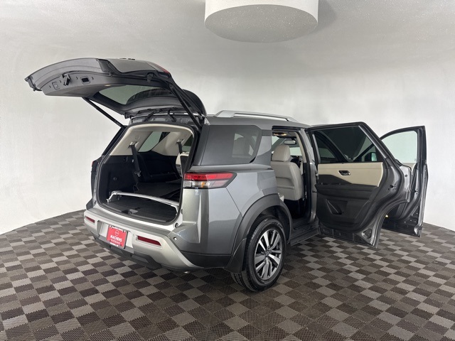 2022 Nissan Pathfinder SL photo 16