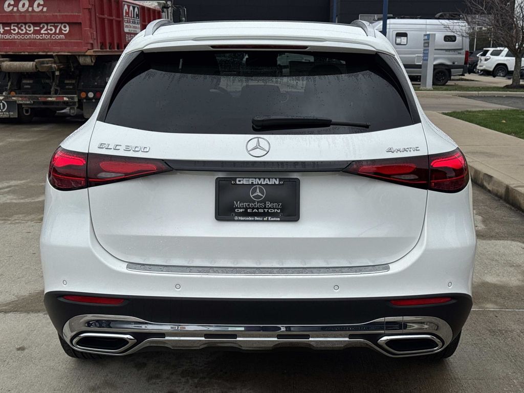2026 Mercedes Benz GLC 300 4MATIC photo 3