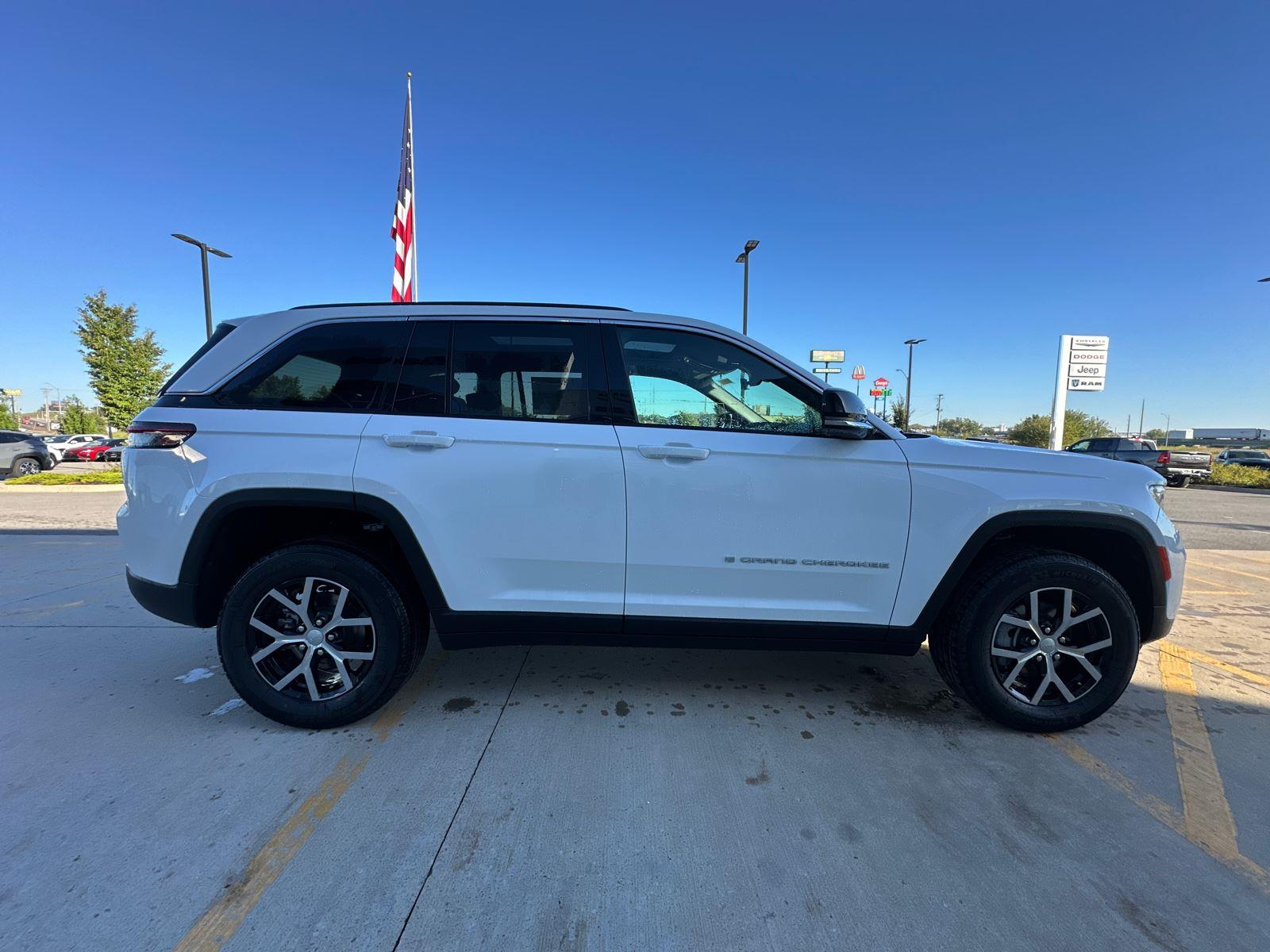 2025 Jeep Grand Cherokee Limited photo 2