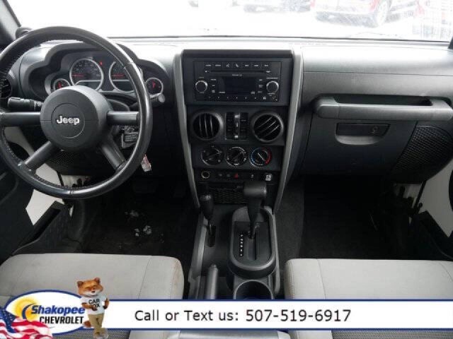 2010 Jeep Wrangler Unlimited Rubicon photo 13