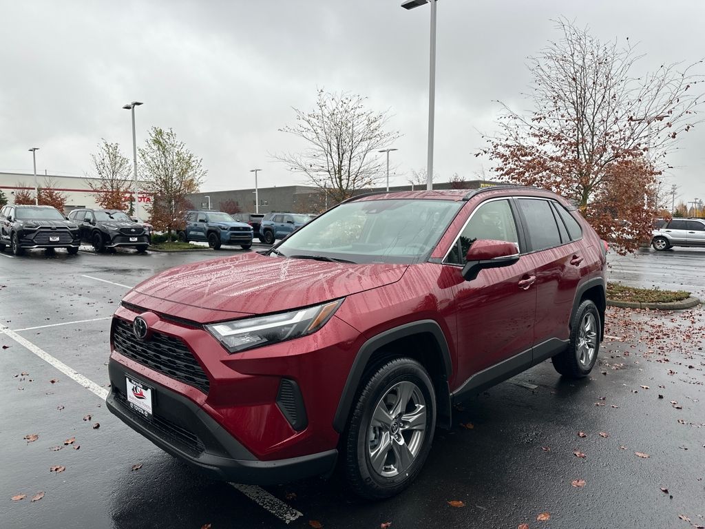 2025 Toyota RAV4 XLE photo 4