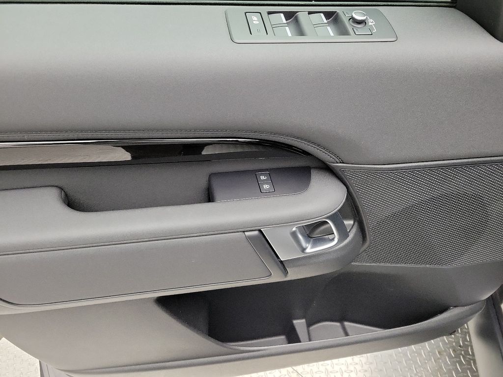 2021 Land Rover Discovery P300 S photo 2