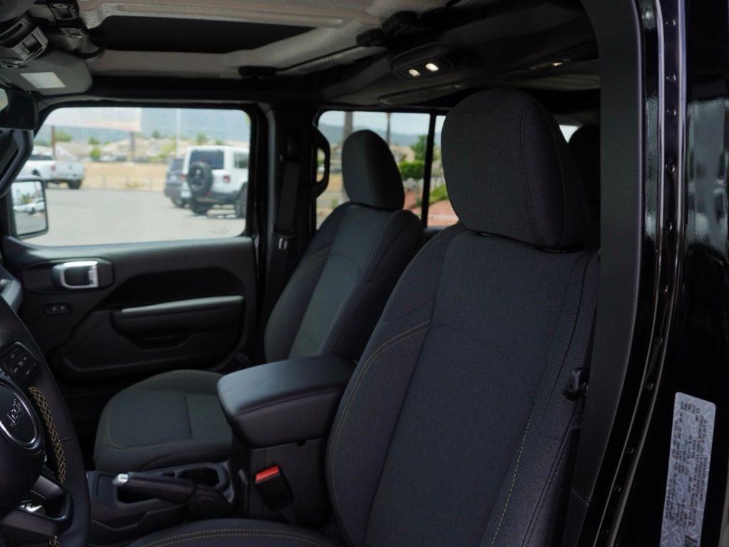 New 2024 Black Clear-Coat Exterior Paint Jeep 4-Door Sport S image 21