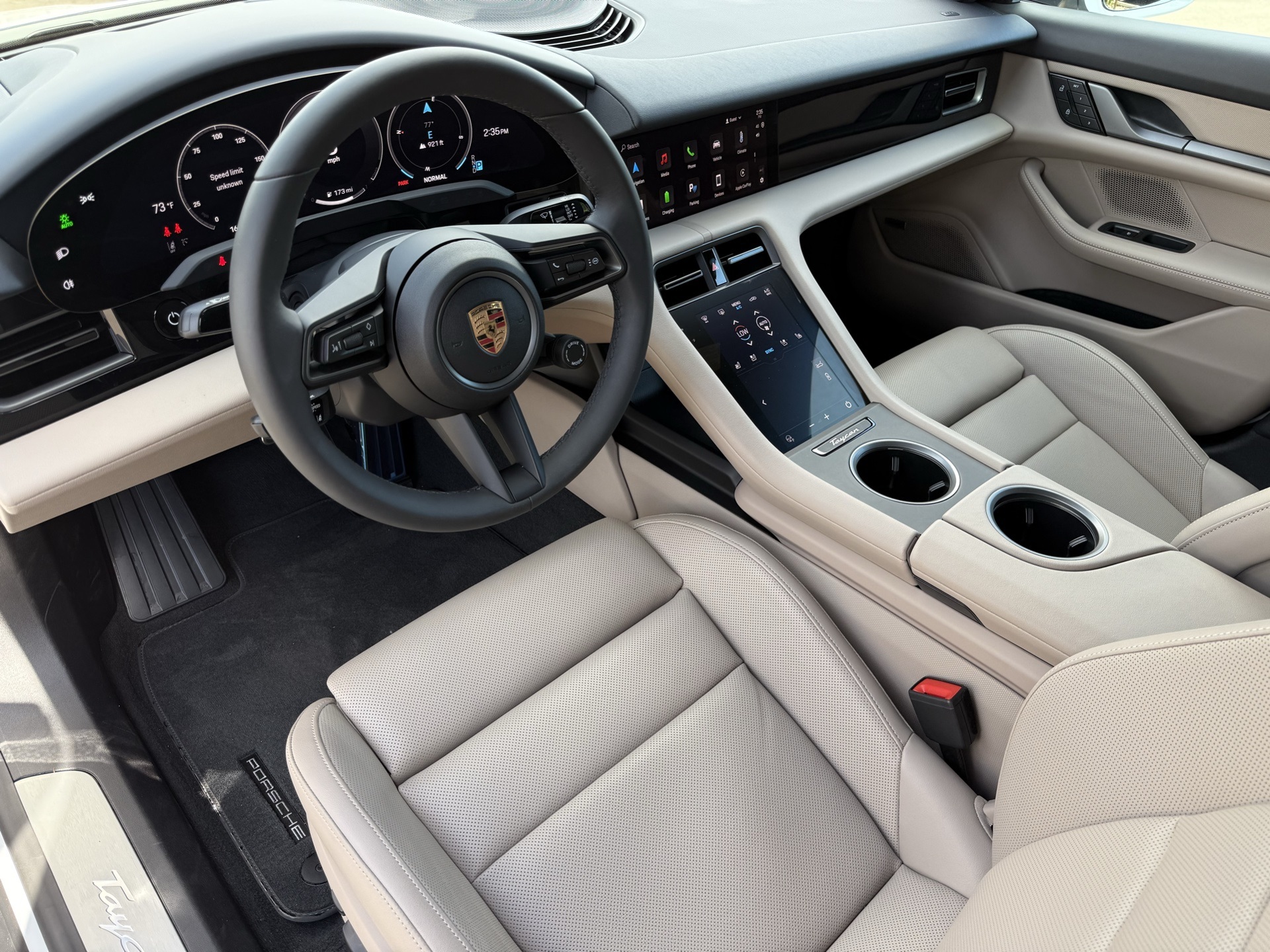 2025 Porsche Taycan photo 4