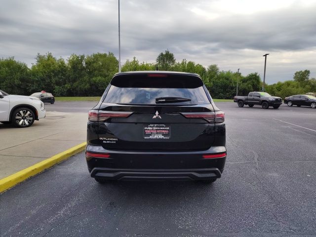 2025 Mitsubishi Outlander ES photo 6