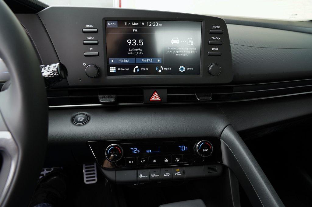 2025 Hyundai Elantra SEL Sport photo 13
