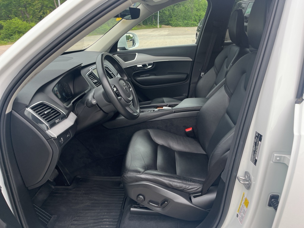 2022 Volvo XC90 T5 Momentum photo 13
