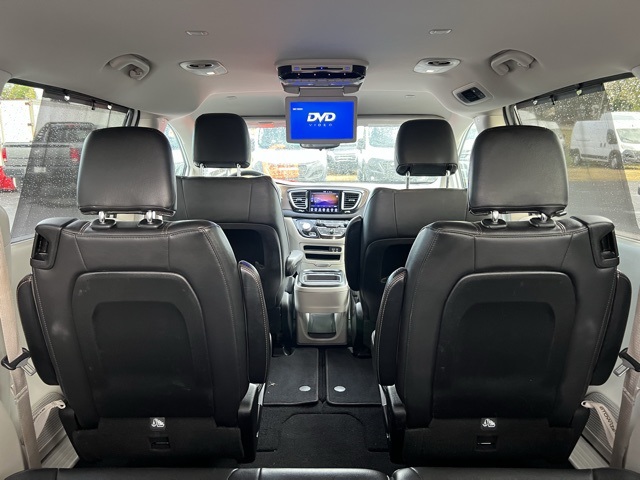 2017 Chrysler Pacifica Touring L photo 21